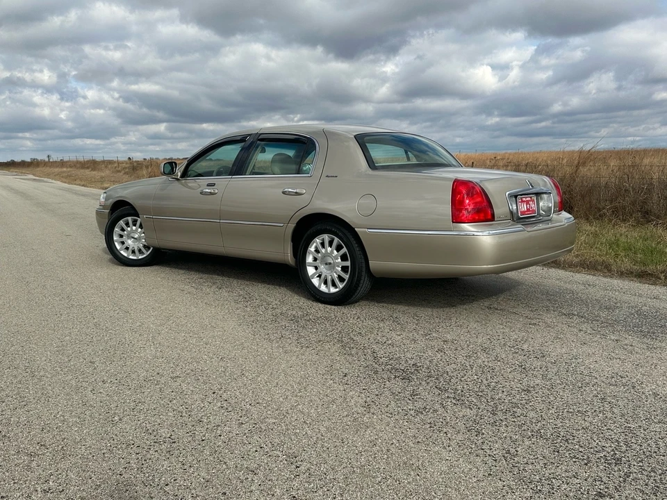 2007 Lincoln Town Car - Image 12 of 21