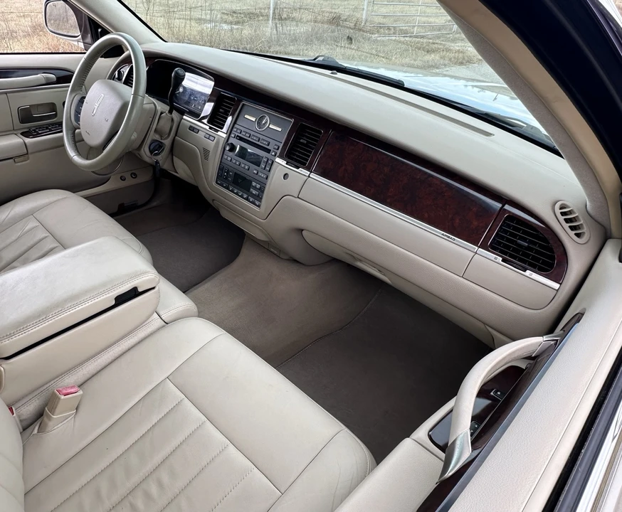2007 Lincoln Town Car - Image 18 of 21