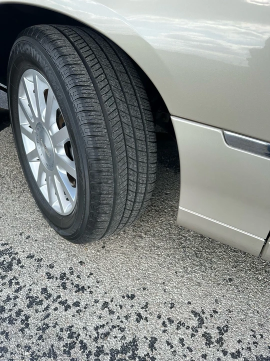 2007 Lincoln Town Car - Image 16 of 21