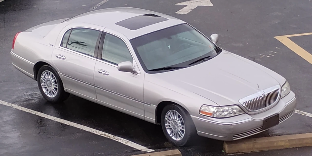 2007 Lincoln Town Car - Image 7 of 15