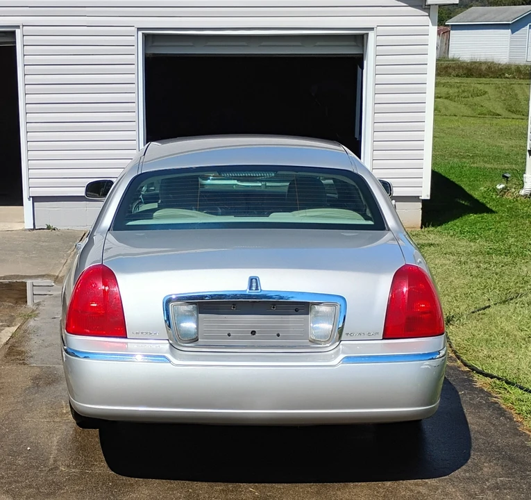 2007 Lincoln Town Car - Image 3 of 15