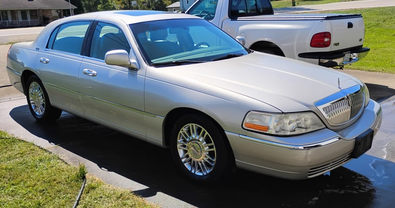 2007 Lincoln Town Car - Image 6 of 15