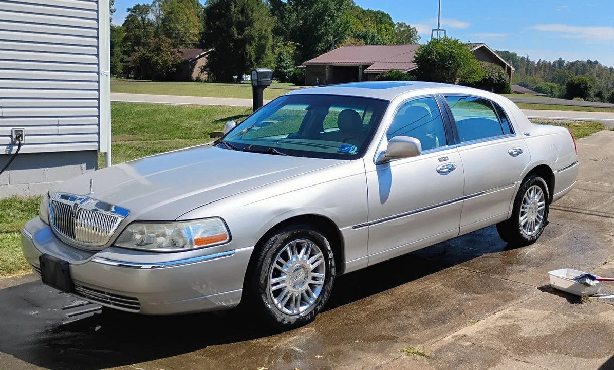 2007 Lincoln Town Car - Image 4 of 15