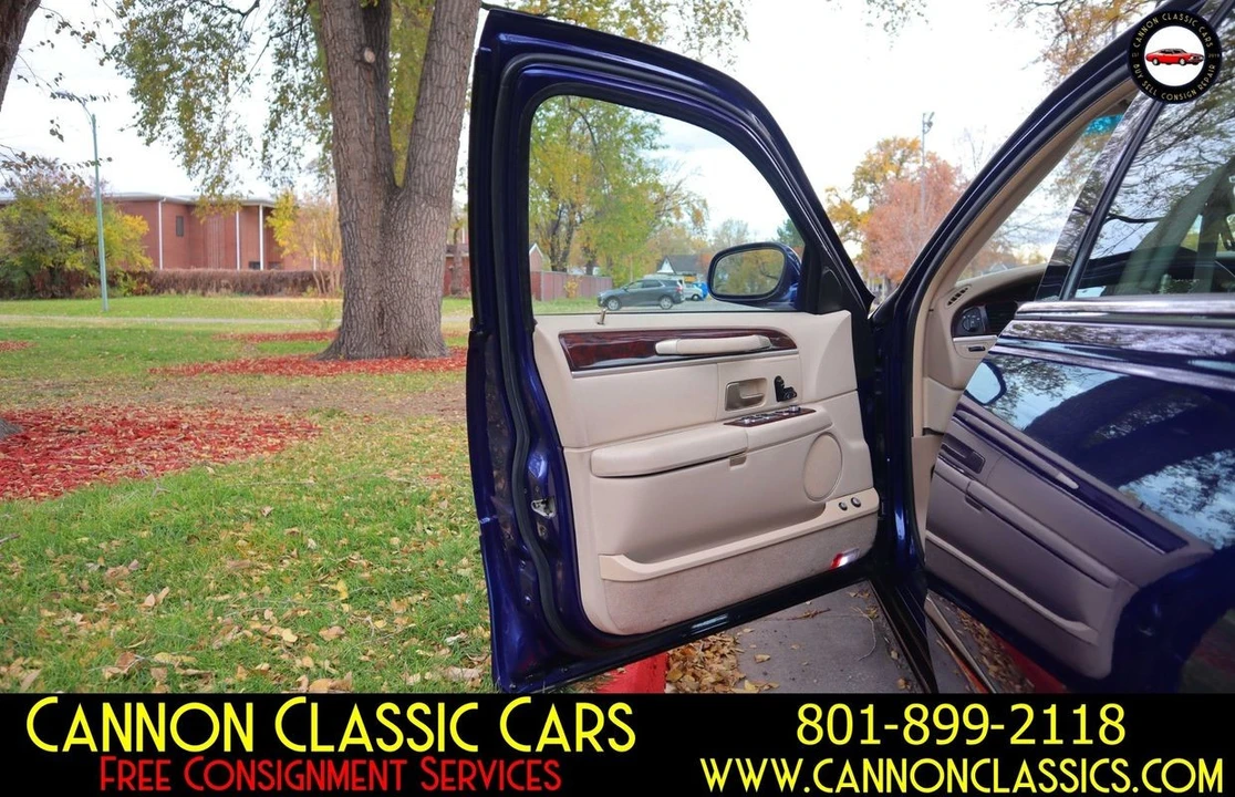 2007 Lincoln Town Car - Image 23 of 31
