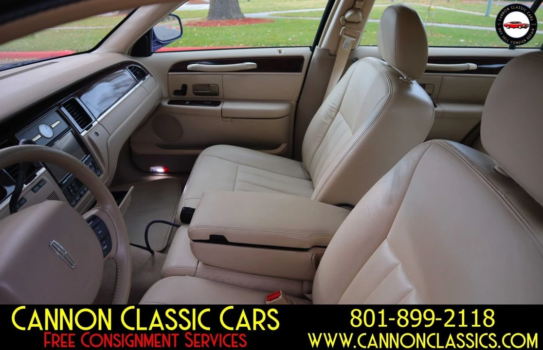2007 Lincoln Town Car - Image 27 of 31