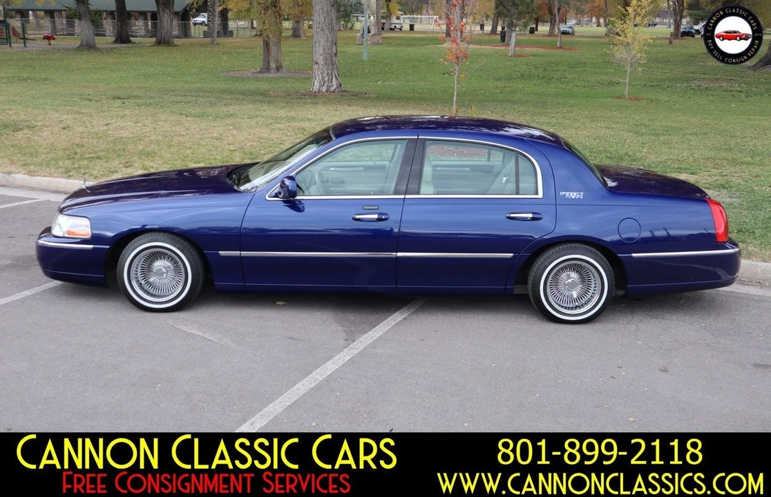 2007 Lincoln Town Car - Image 2 of 21