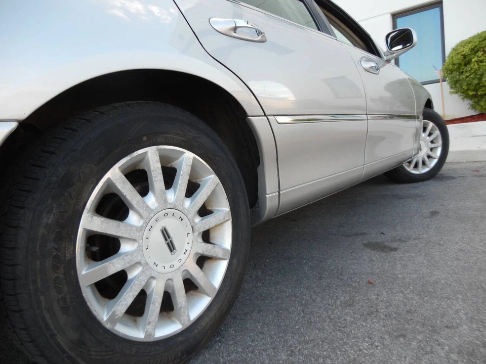 2007 Lincoln Town Car - Image 18 of 21