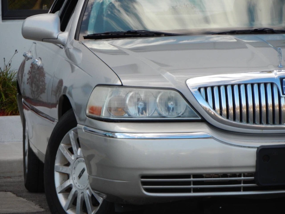 2007 Lincoln Town Car - Image 6 of 21
