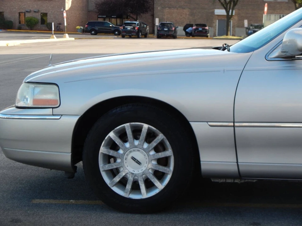 2007 Lincoln Town Car - Image 12 of 12