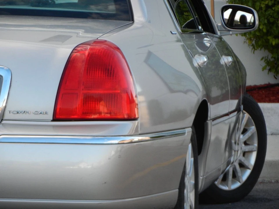 2007 Lincoln Town Car - Image 17 of 21