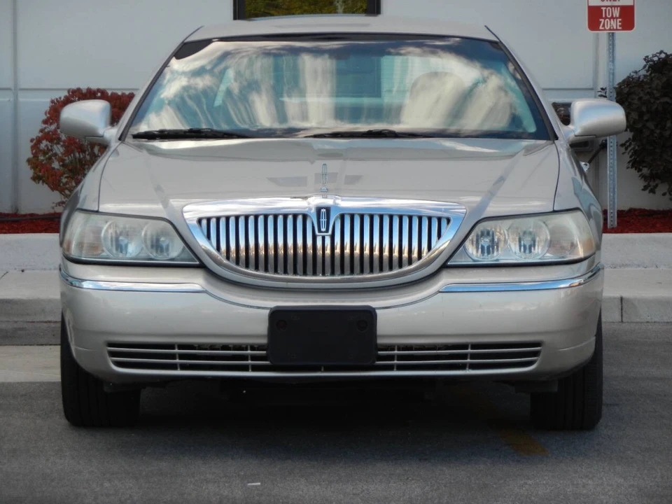 2007 Lincoln Town Car - Image 7 of 21