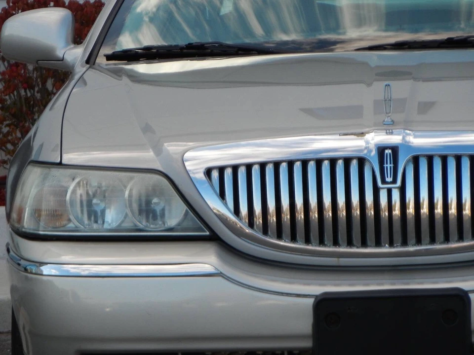 2007 Lincoln Town Car - Image 9 of 21