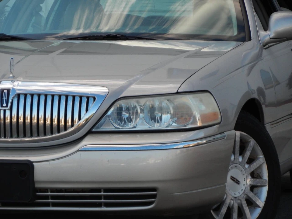 2007 Lincoln Town Car - Image 4 of 12