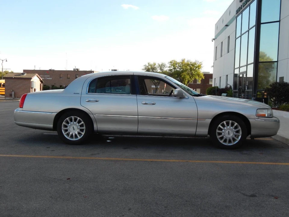 2007 Lincoln Town Car - Image 20 of 21