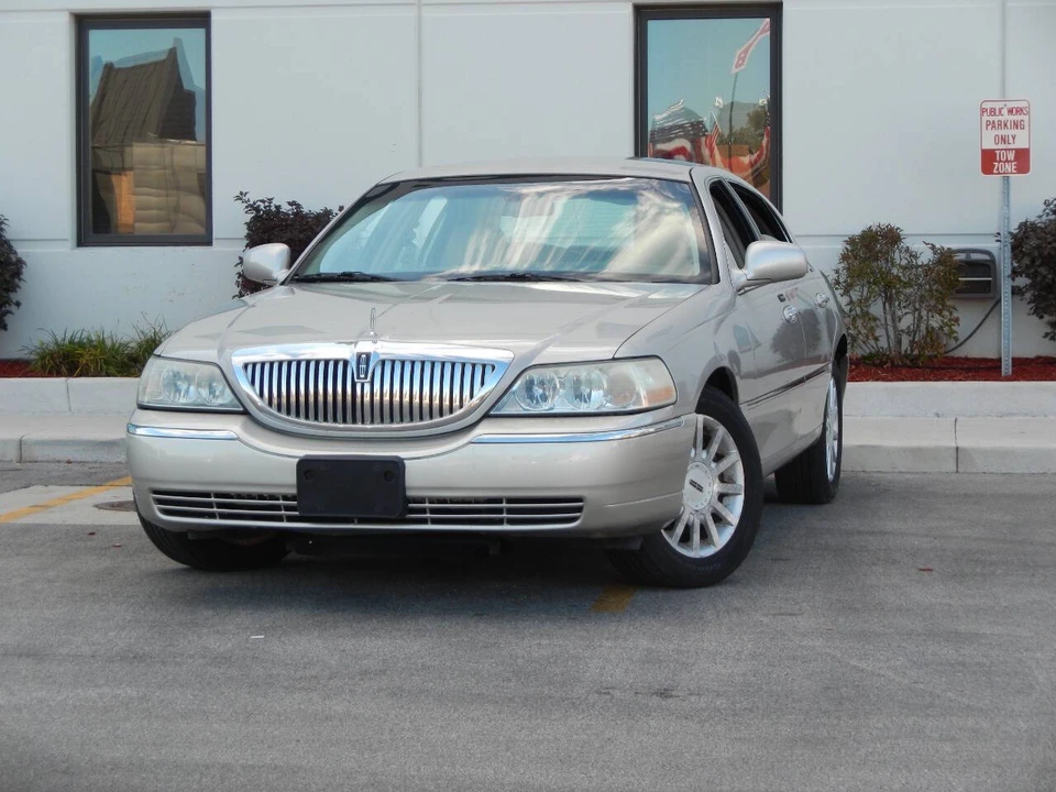 2007 Lincoln Town Car - Image 3 of 12