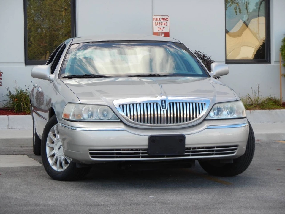2007 Lincoln Town Car - Image 5 of 21