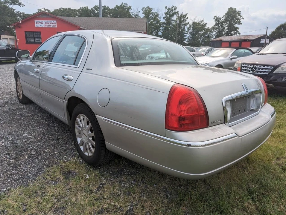 2007 Lincoln Town Car - Image 3 of 21