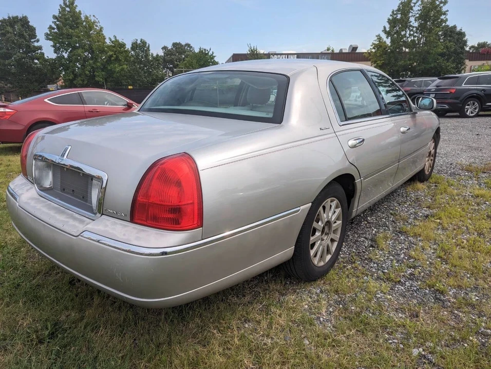 2007 Lincoln Town Car - Image 4 of 21
