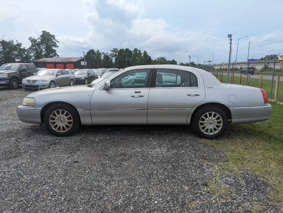2007 Lincoln Town Car - Image 6 of 21