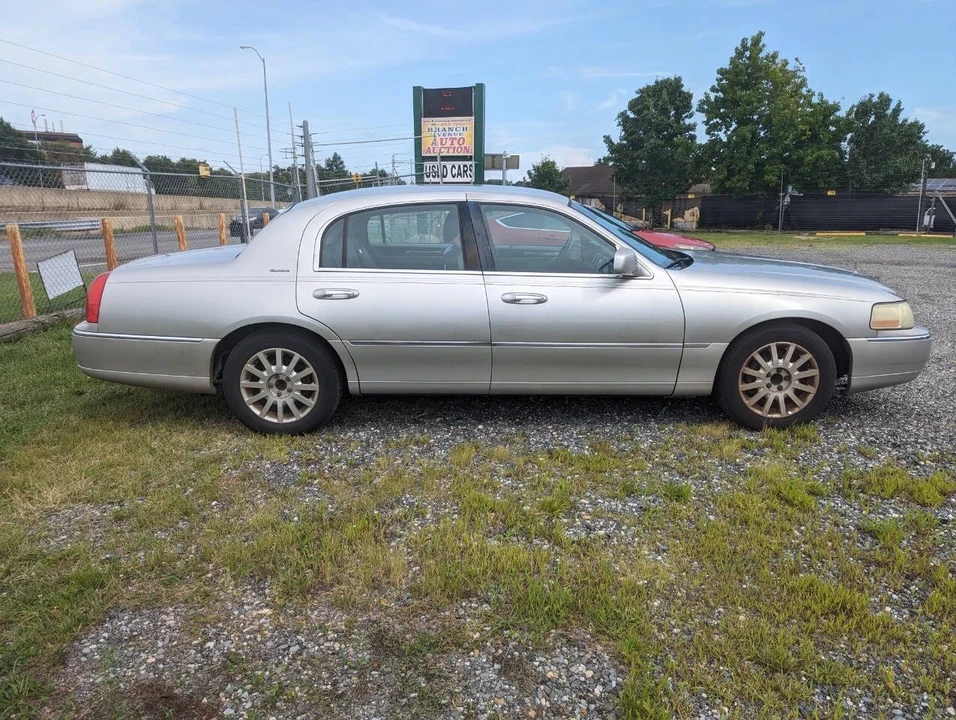 2007 Lincoln Town Car - Image 5 of 21