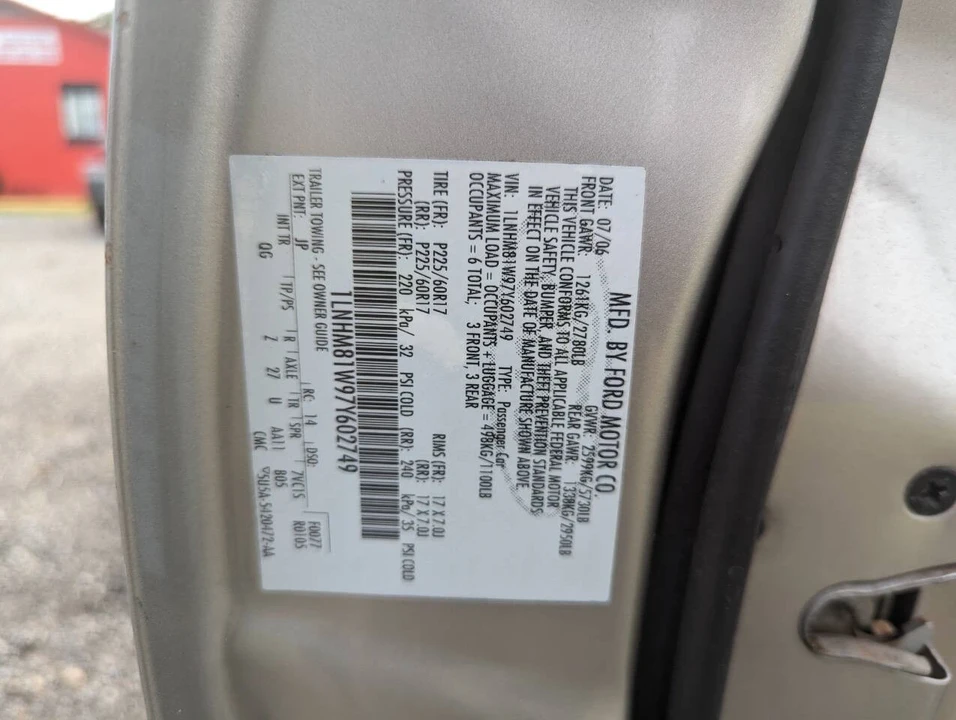 2007 Lincoln Town Car - Image 20 of 21