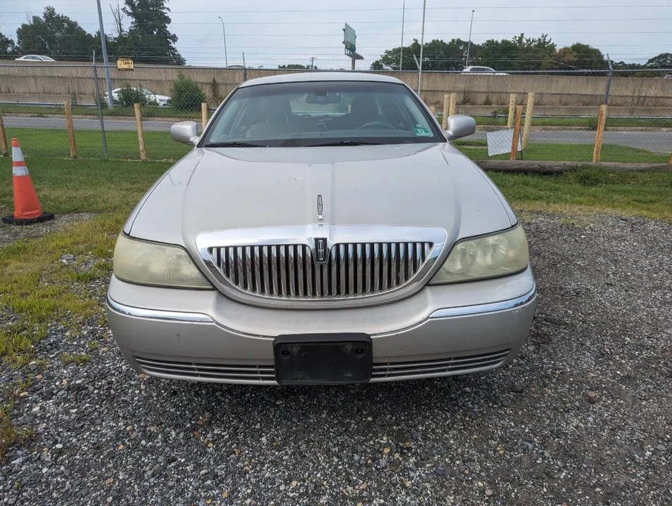 2007 Lincoln Town Car - Image 7 of 21
