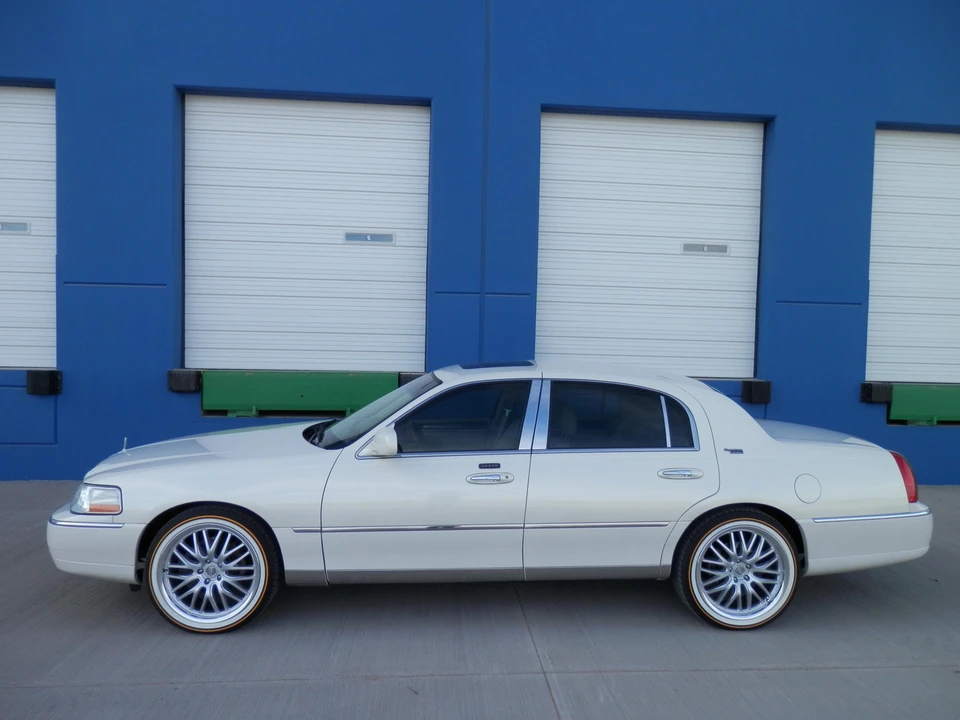2007 Lincoln Town Car - Image 20 of 21