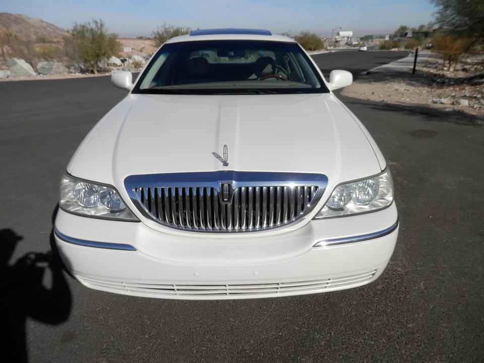 2007 Lincoln Town Car - Image 7 of 21
