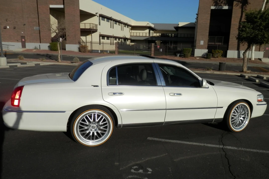 2007 Lincoln Town Car - Image 18 of 21