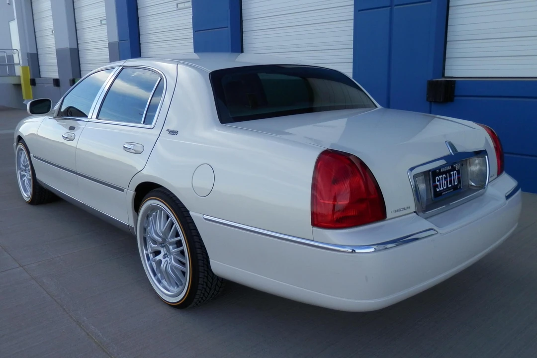 2007 Lincoln Town Car - Image 4 of 21