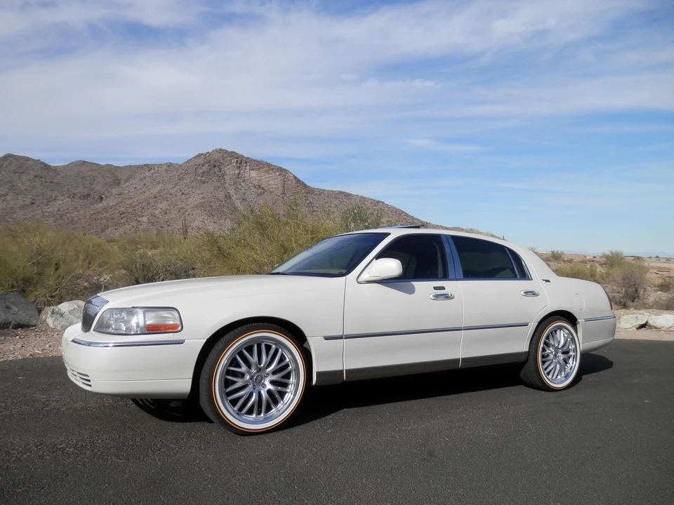2007 Lincoln Town Car - Image 11 of 21