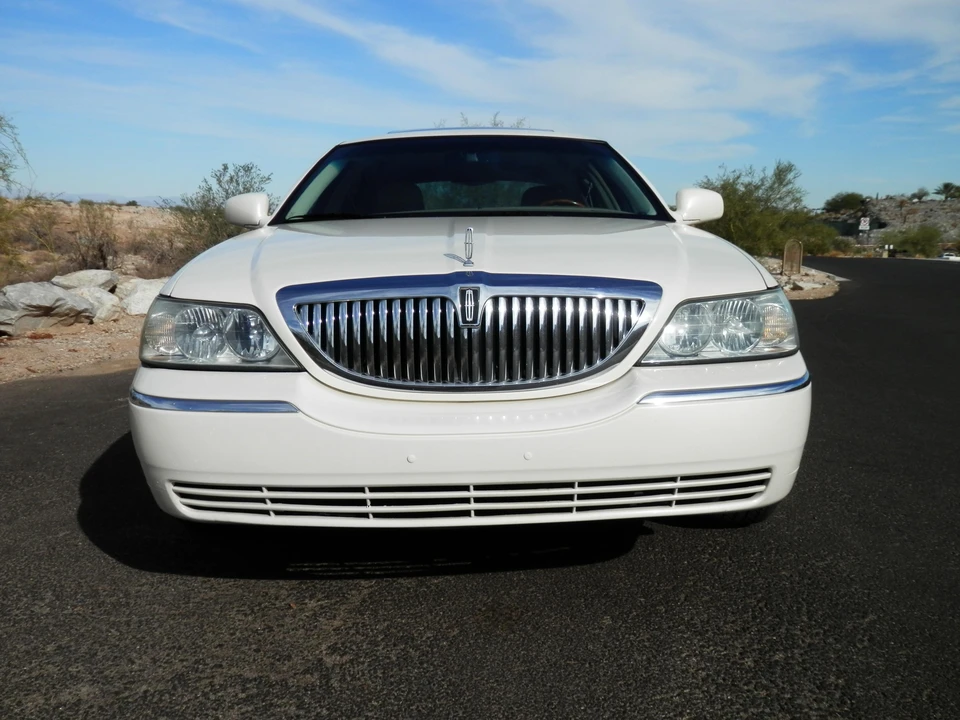 2007 Lincoln Town Car - Image 6 of 21