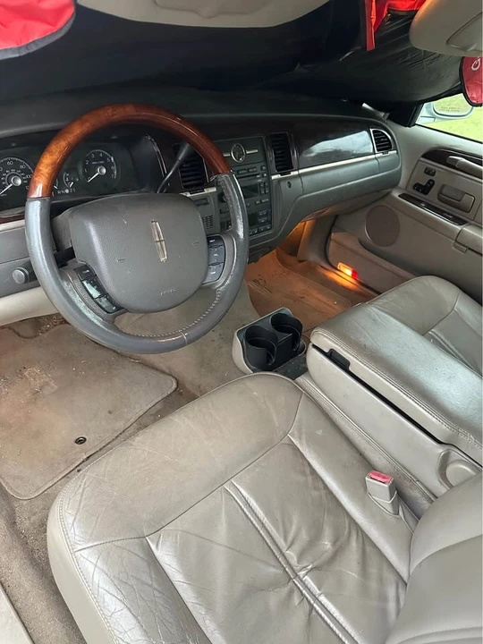 2007 Lincoln Town Car - Image 6 of 7