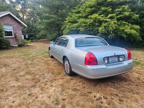2007 Lincoln Town Car Signature Limited Sedan 4D