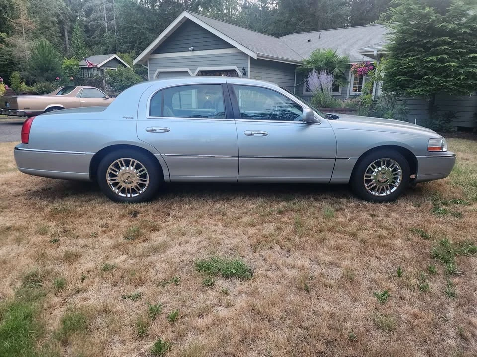 2007 Lincoln Town Car - Image 2 of 13