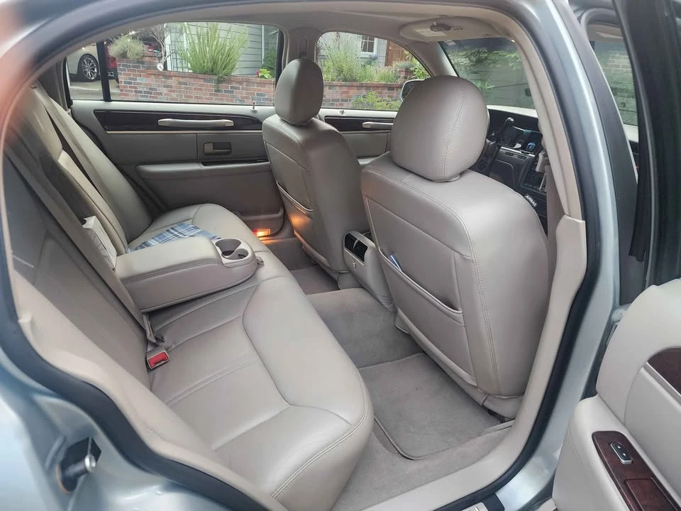 2007 Lincoln Town Car - Image 6 of 13