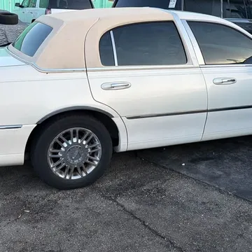2007 Lincoln Town Car Signature Limited Sedan 4D