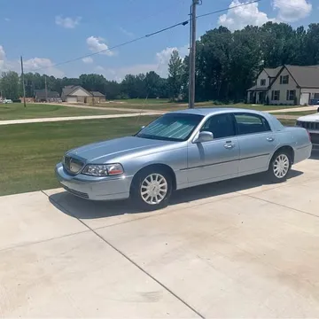 2007 Lincoln Town Car Signature Sedan 4D