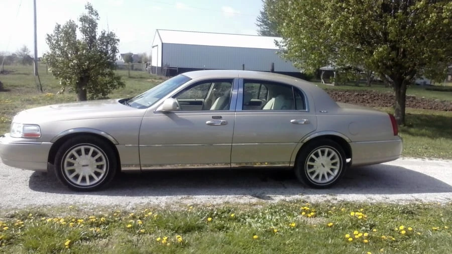 2007 Lincoln Town Car - Image 2 of 6