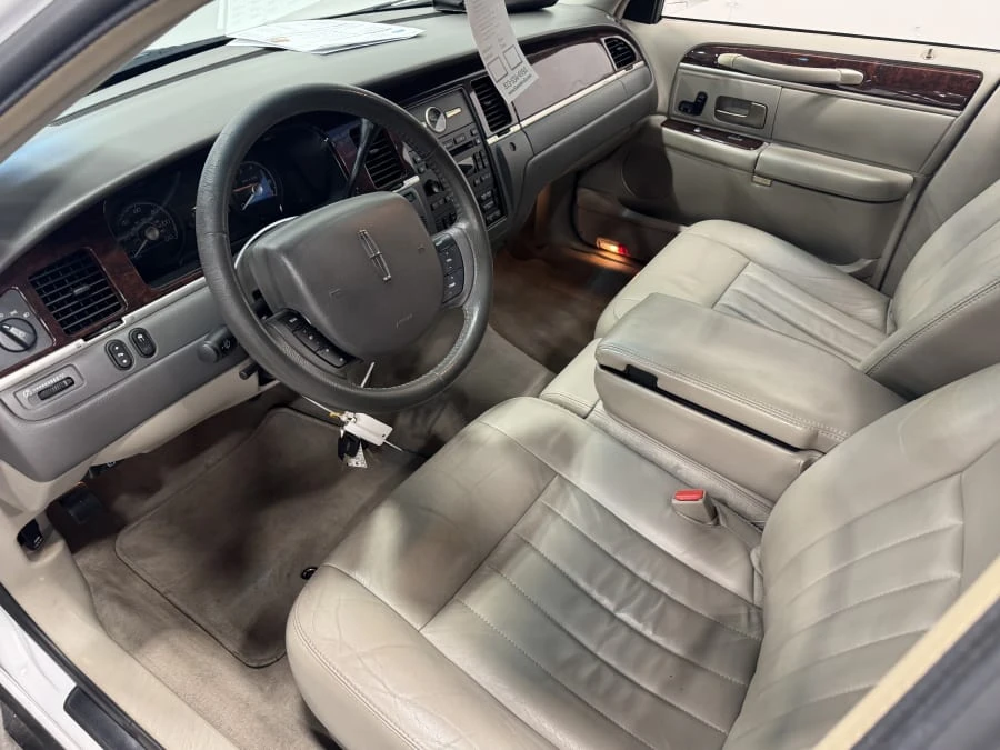 2007 Lincoln Town Car - Image 5 of 9