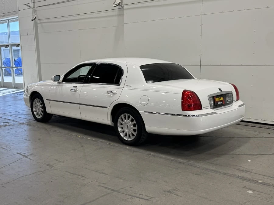 2007 Lincoln Town Car - Image 3 of 9