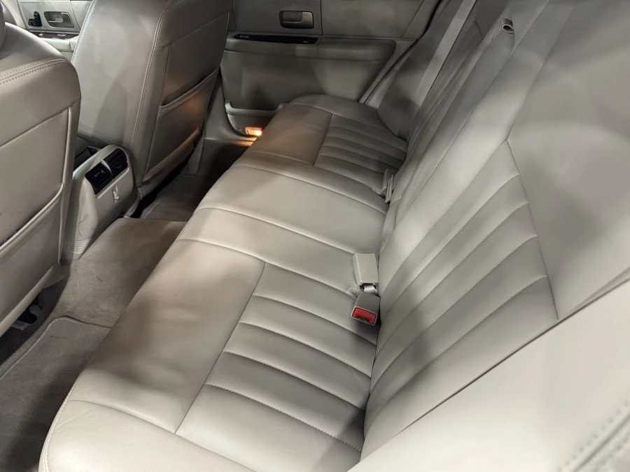 2007 Lincoln Town Car - Image 7 of 9