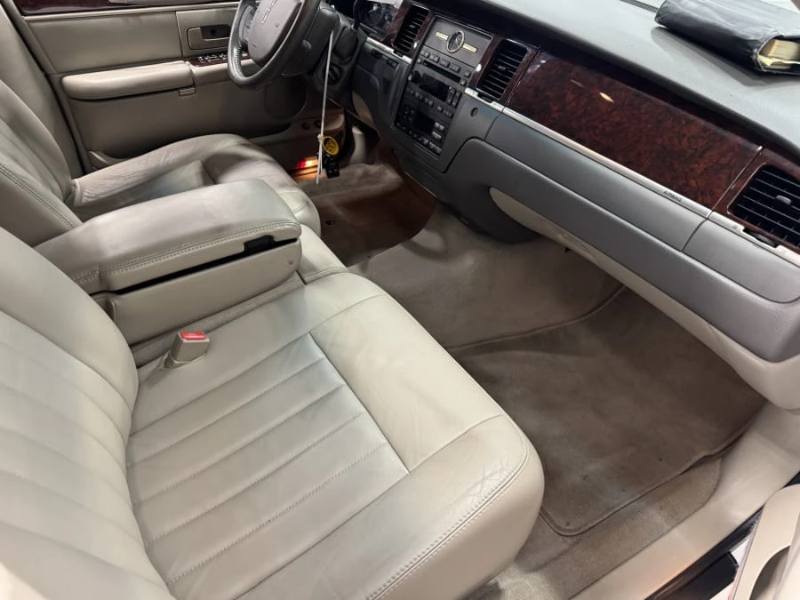 2007 Lincoln Town Car - Image 6 of 9