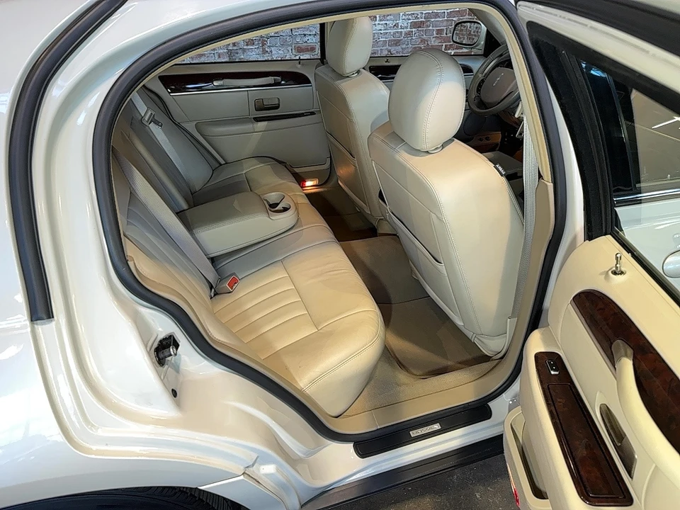 2007 Lincoln Town Car - Image 15 of 18