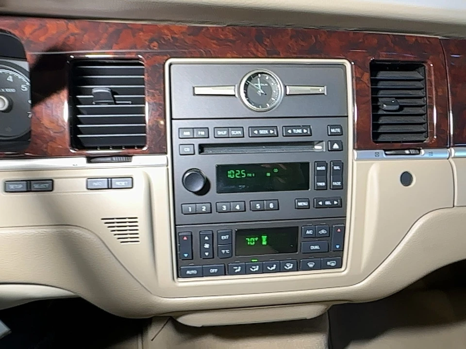 2007 Lincoln Town Car - Image 12 of 18
