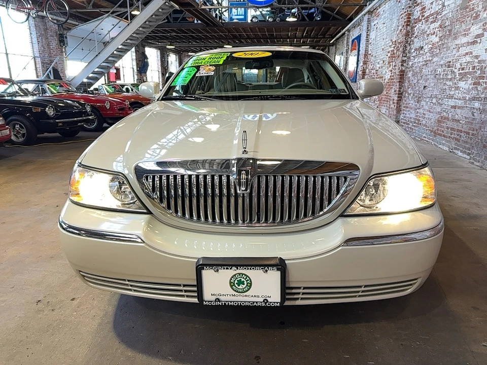 2007 Lincoln Town Car - Image 6 of 18