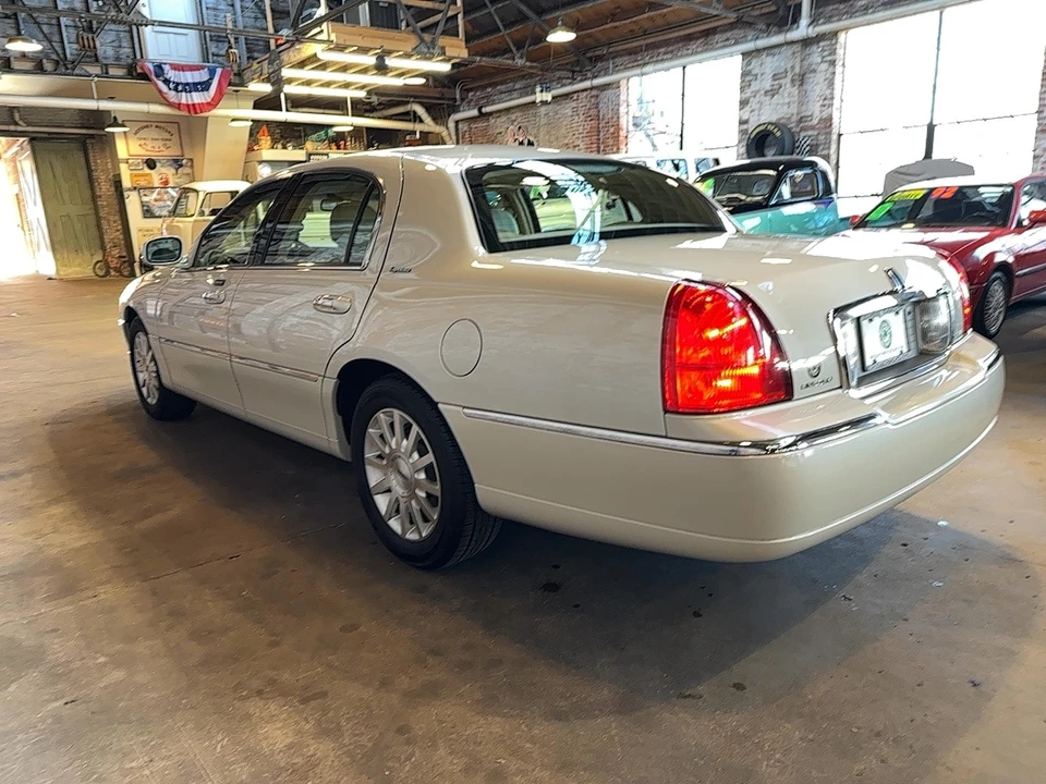 2007 Lincoln Town Car - Image 4 of 18