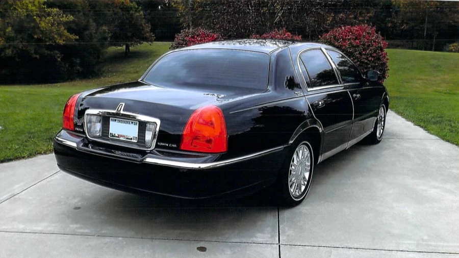 2007 Lincoln Town Car - Image 2 of 11