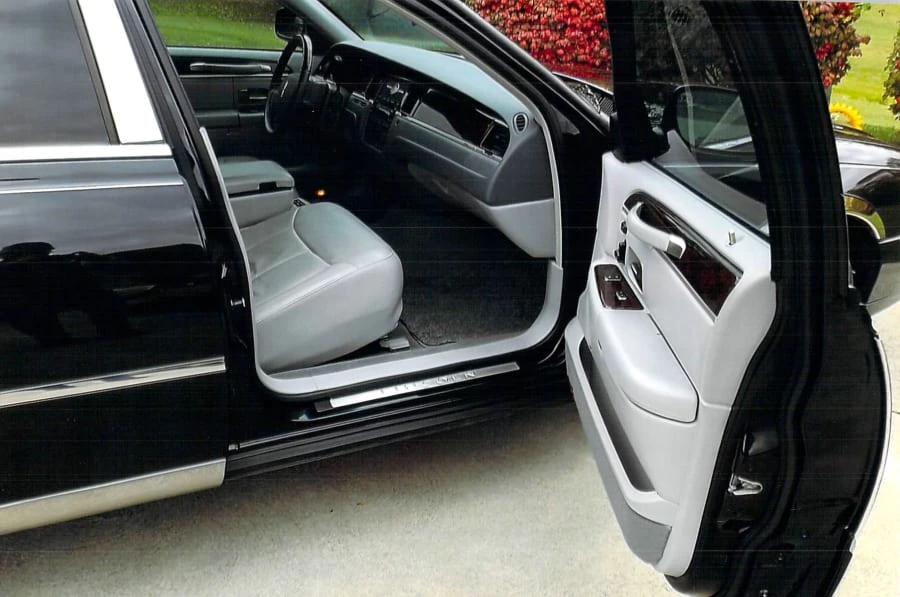 2007 Lincoln Town Car - Image 6 of 11