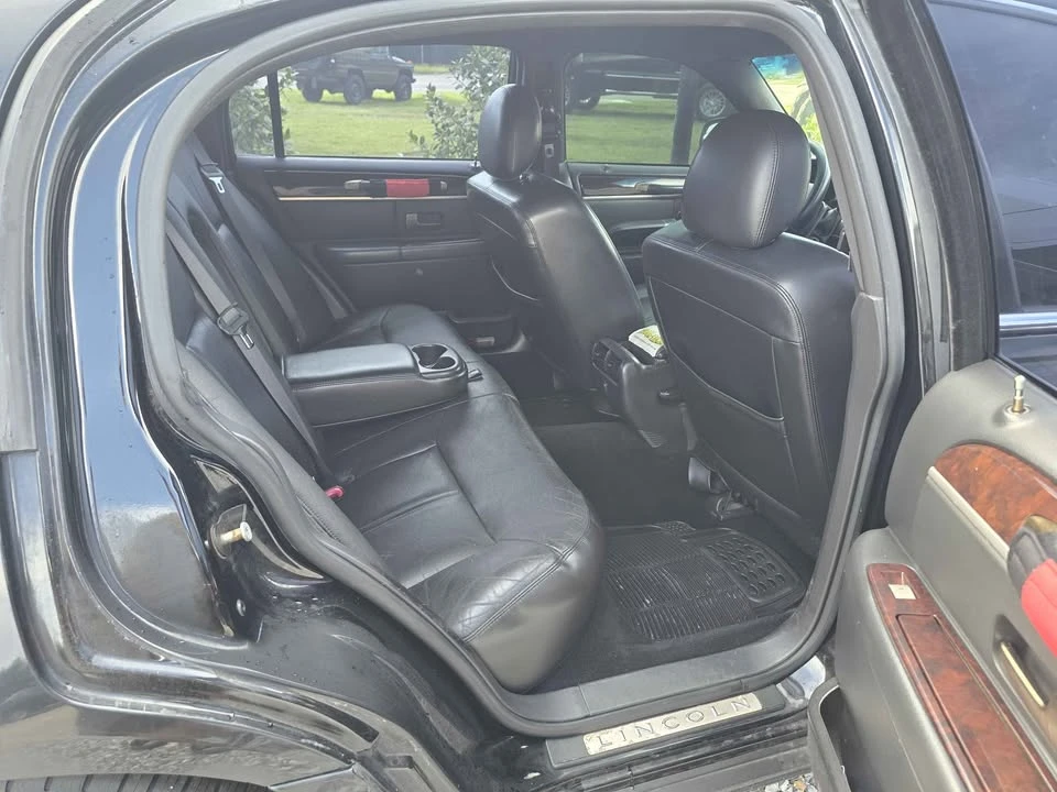 2007 Lincoln Town Car - Image 12 of 13